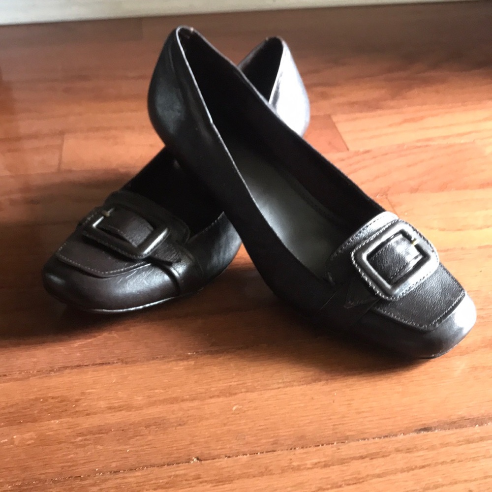 Brown closed heels